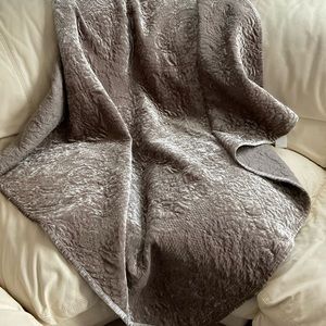 Martha Stewart champagne quilt/throw velvet